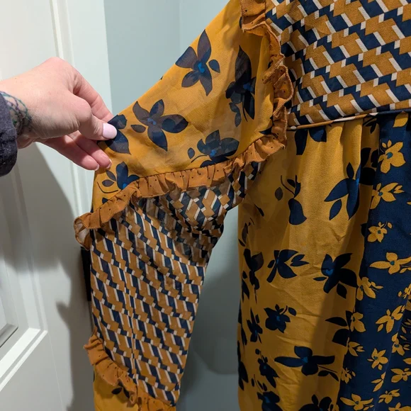 Cabi Geometric Pattern Top - Picture 8 of 10